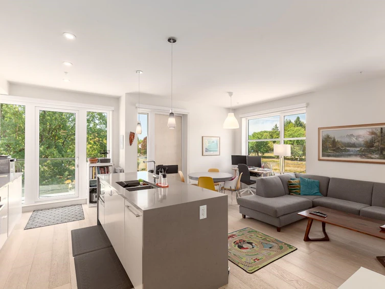 301-108 E 35th Avenue, Vancouver, BC, V5W 1A6 - 2