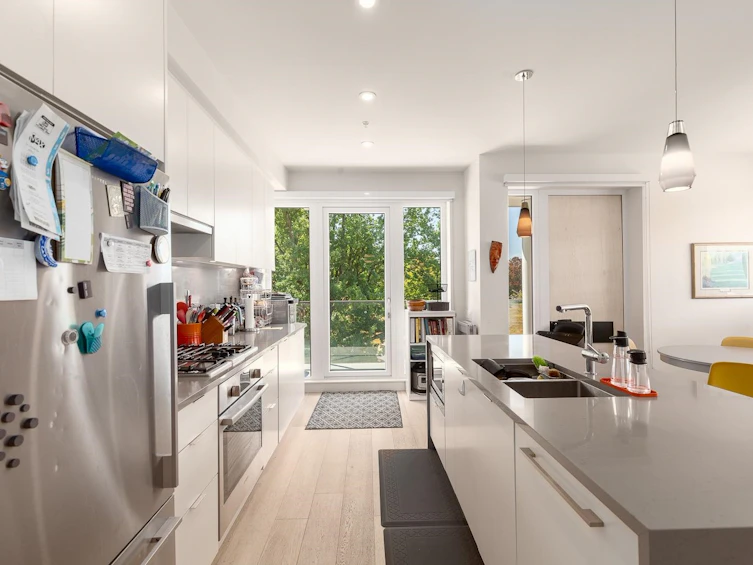 301-108 E 35th Avenue, Vancouver, BC, V5W 1A6 - 3