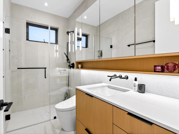 4066 Triumph Street, Burnaby, BC, V5C 1Z2 - 18