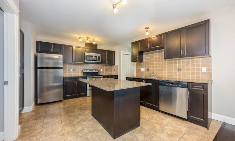311-12088 75a Avenue
