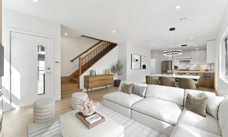 842 St. Denis Avenue