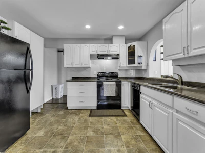 21-12172 72 Avenue - 4