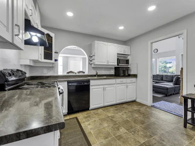 21-12172 72 Avenue - 5