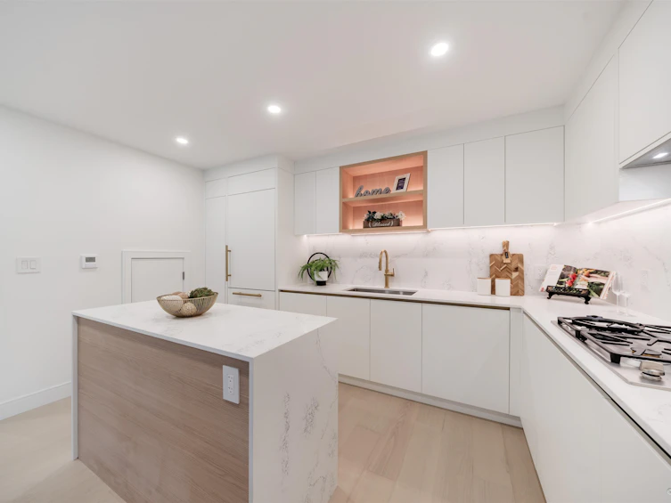 208-918 W 32nd Street, Vancouver, BC, V5Z 2K2 - 4