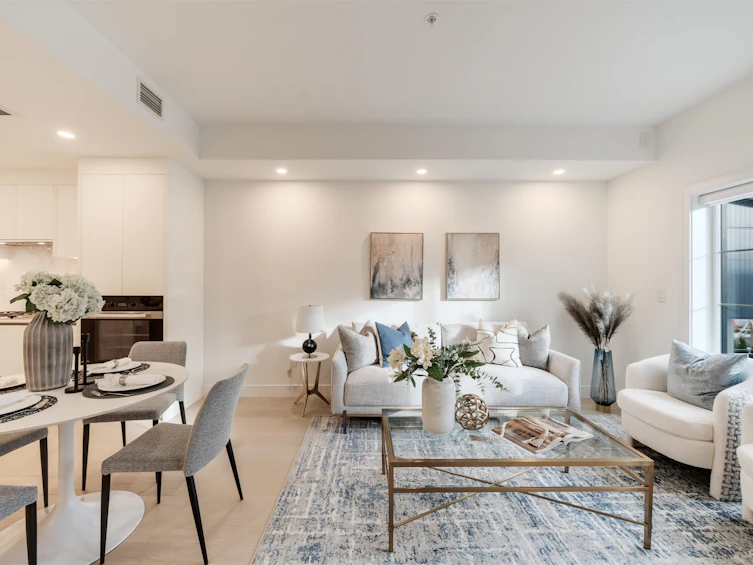 208-918 W 32nd Street, Vancouver, BC, V5Z 2K2
