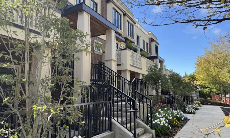 103-918 W 32nd Avenue