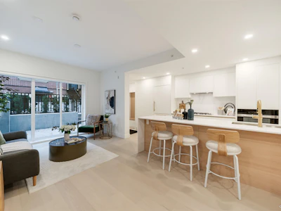 110-918 W 32rd Avenue - 2