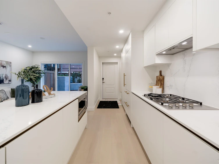 110-918 W 32rd Avenue, Vancouver, BC, V5Z 2K2 - 3