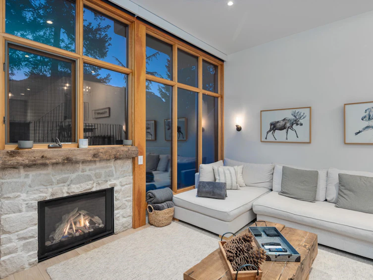 2-2221 Gondola Way, Whistler, BC, V8E 0M8 - 3