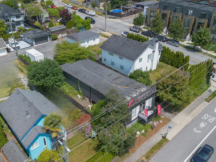 658 E 3rd Street, North Vancouver, BC, V7L 1G7 - 2