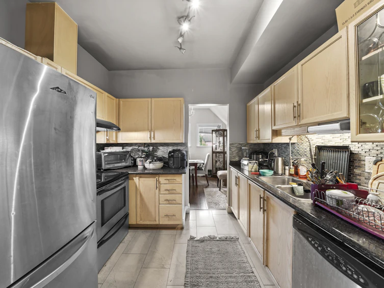 202-7288 No. 3 Road, Richmond, BC, V6Y 3Y1 - 11