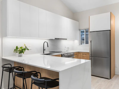 408-1363 Clyde Avenue - 4