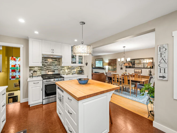 13558 15 Avenue, Surrey, BC, V4A 1L2 - 13
