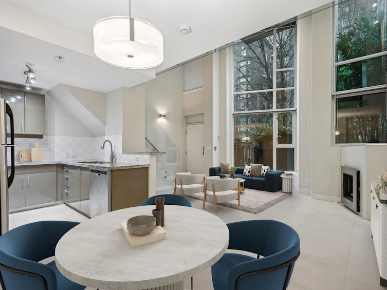 621 Jervis Street, Vancouver, BC, V6E 3M5 - 3