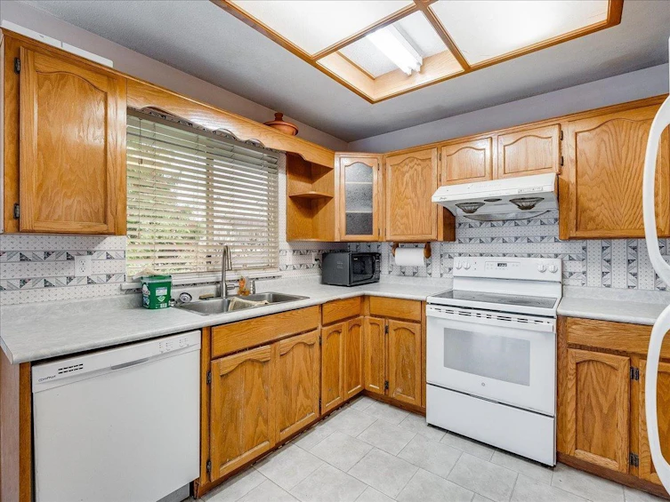9335 152a Street, Surrey, BC, V3R 0E6 - 13