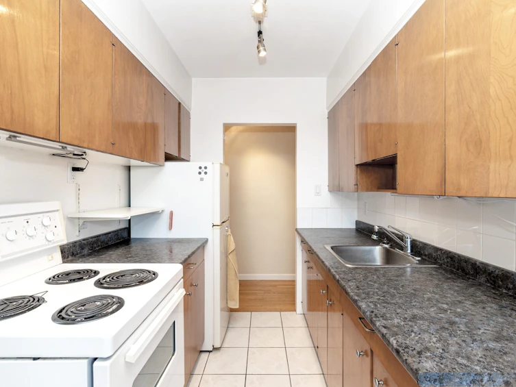 401-1315 Cardero Street, Vancouver, BC, V6G 2J2 - 11
