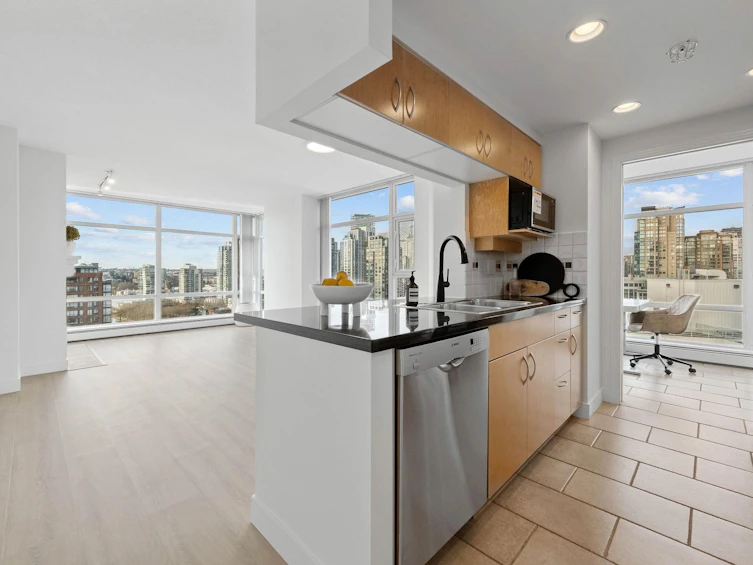2106-1199 Marinaside Crescent, Vancouver, BC, V6Z 2Y2 - 3