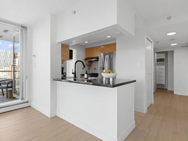2106-1199 Marinaside Crescent, Vancouver, BC, V6Z 2Y2 - 13