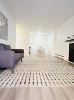 308 45749 Spadina Avenue