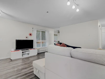 64-2727 E Kent Avenue North - 5