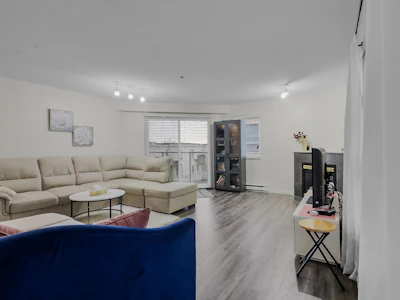 64-2727 E Kent Avenue North - 4