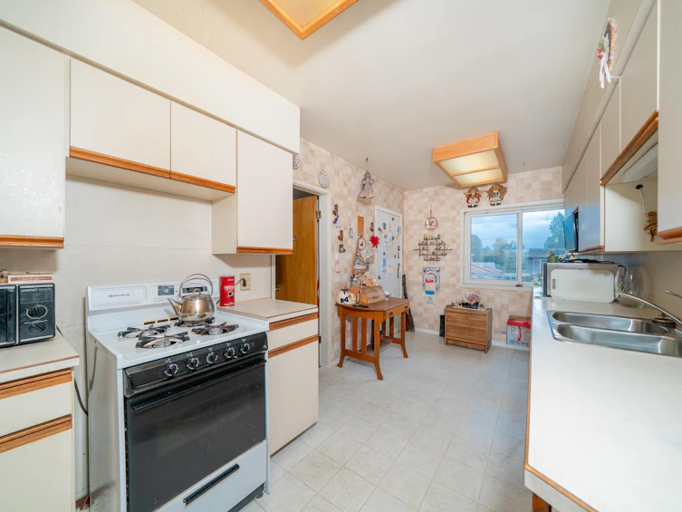 4277 Castlewood Crescent, Burnaby, BC, V5G 2M1 - 14