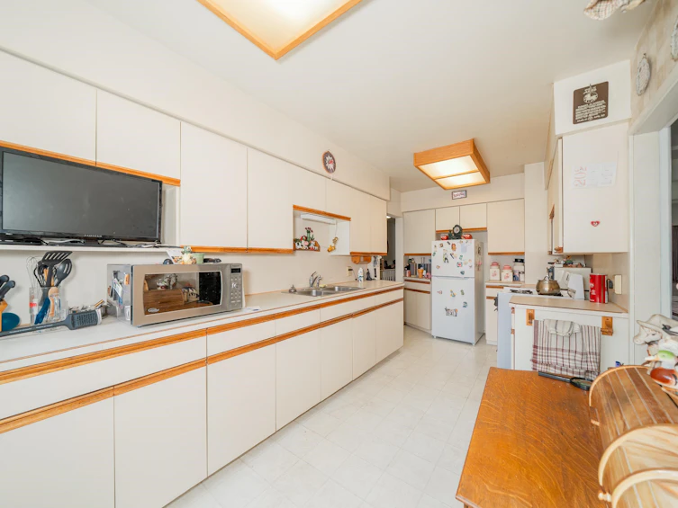 4277 Castlewood Crescent, Burnaby, BC, V5G 2M1 - 11