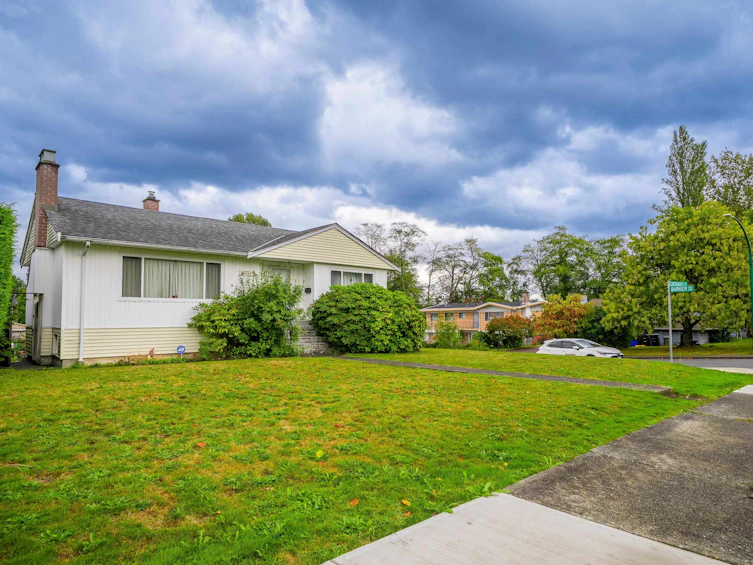 4277 Castlewood Crescent, Burnaby, BC, V5G 2M1 - 2