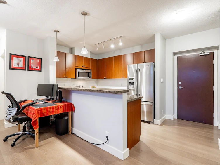 702-15 E Royal Avenue, New Westminster, BC, V3L 0A9 - 12