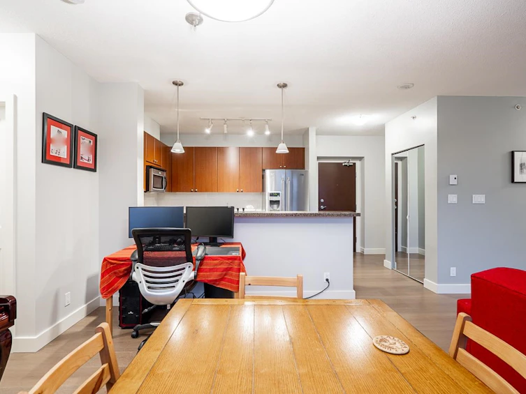 702-15 E Royal Avenue, New Westminster, BC, V3L 0A9 - 11