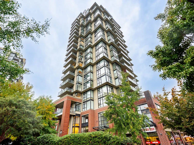 702 - 15 E Royal Avenue, New Westminster BC V3L 0A9