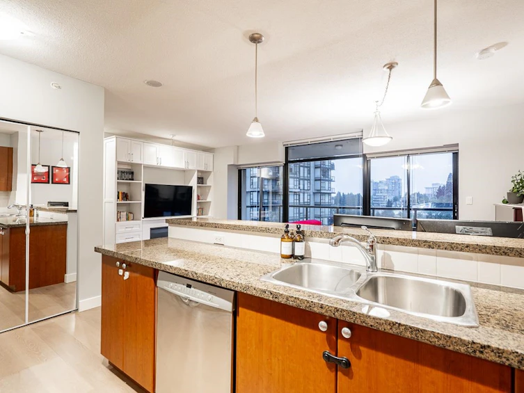 702-15 E Royal Avenue, New Westminster, BC, V3L 0A9 - 15