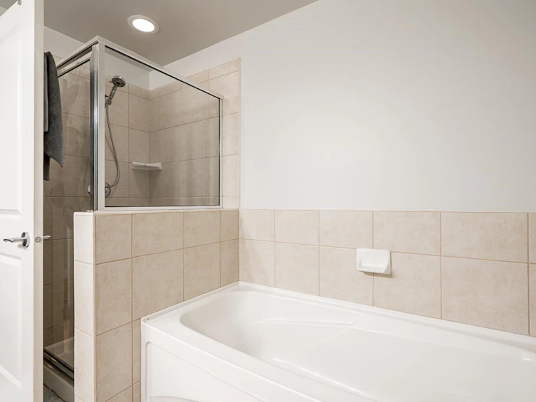 702-15 E Royal Avenue, New Westminster, BC, V3L 0A9 - 24