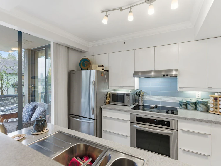203-2405 W 2nd Avenue, Vancouver, BC, V6K 1J5 - 5