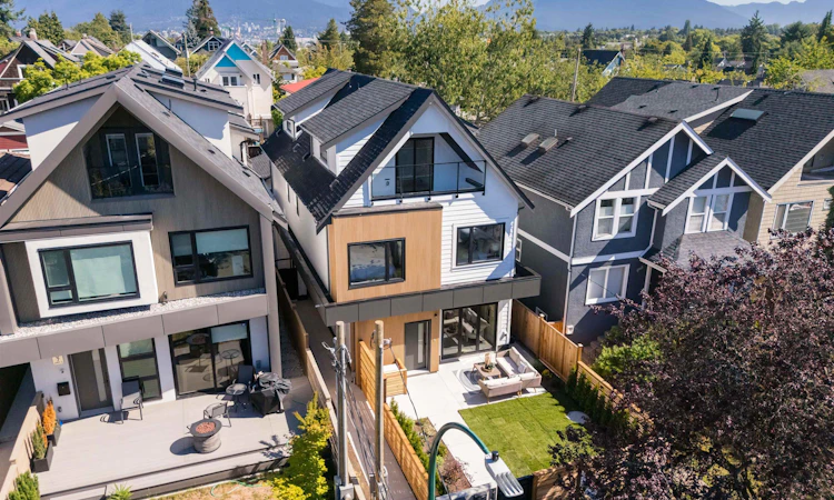 #1-1079 E 14th Avenue