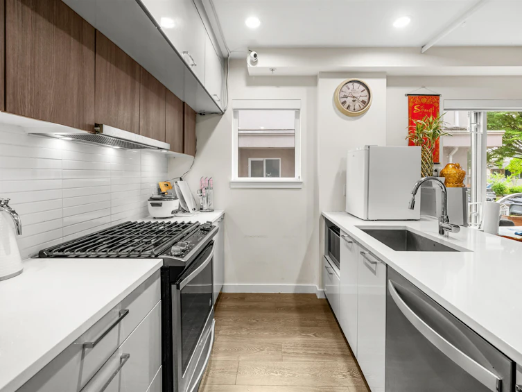 2745 Ward Street, Vancouver, BC, V5R 4S7 - 3