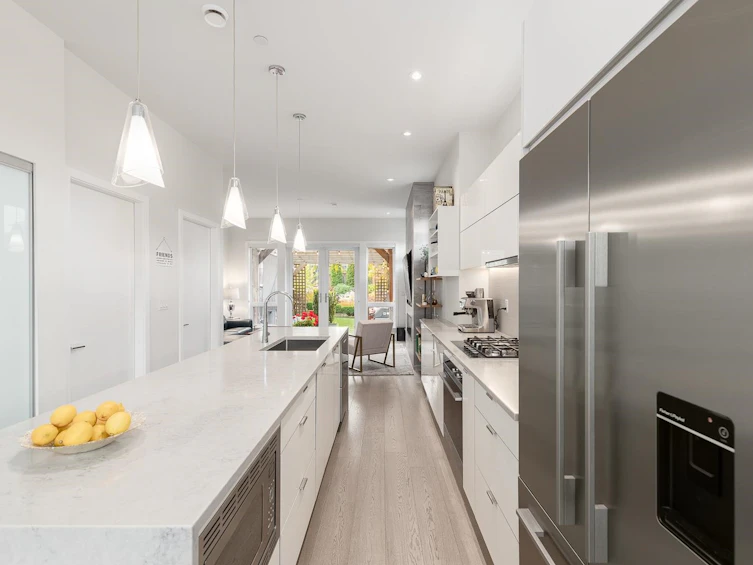 220 E 40th Avenue, Vancouver, BC, V5W 1L8 - 8