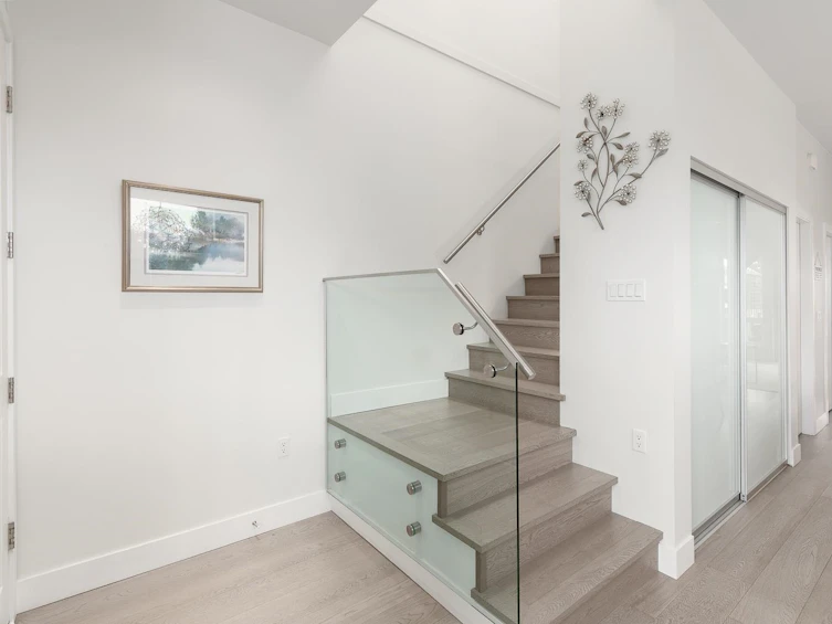 220 E 40th Avenue, Vancouver, BC, V5W 1L8 - 5