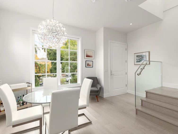 220 E 40th Avenue, Vancouver, BC, V5W 1L8 - 4