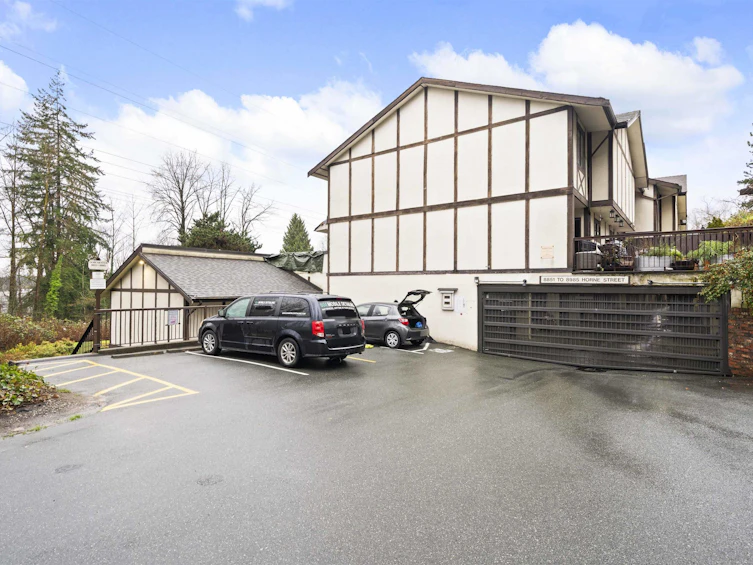 8851 Horne Street, Burnaby, BC, V3N 4J8 - 32