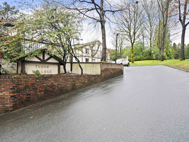 8851 Horne Street, Burnaby, BC, V3N 4J8 - 30