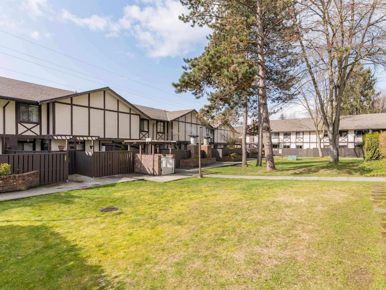 8851 Horne Street, Burnaby, BC, V3N 4J8 - 33