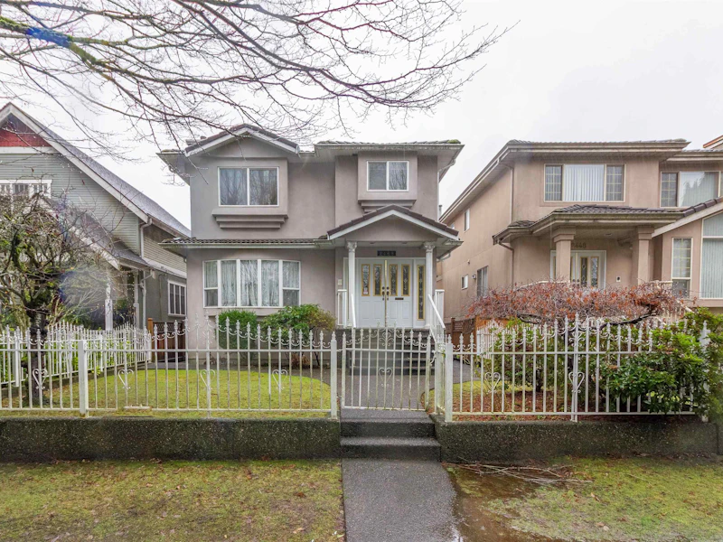 2468 E 4th Avenue, Vancouver BC V5M 1J9