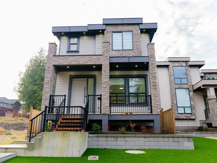 14450 60 Avenue, Surrey, BC, V3S 1R3