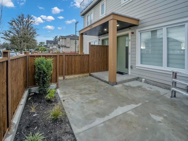 1-1577 E 58th Avenue, Vancouver, BC, V5P 2C1 - 2