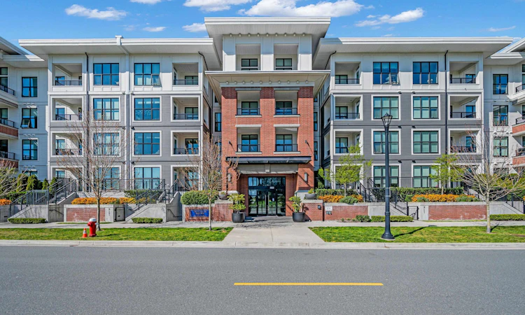 205-9551 Alexandra Road