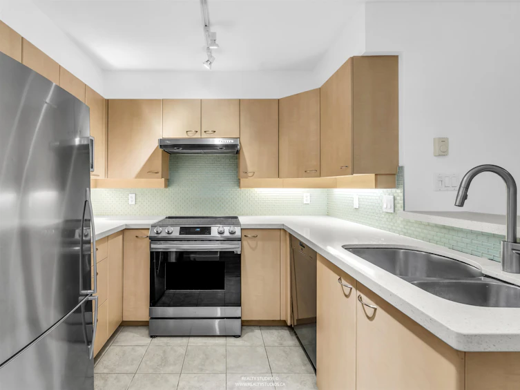 207-1990 Dunbar Street, Vancouver, BC, V6R 3M3 - 16