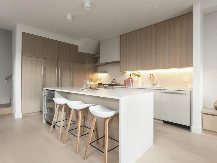 2134 E 10th Avenue, Vancouver, BC, V5N 1Y1 - 2