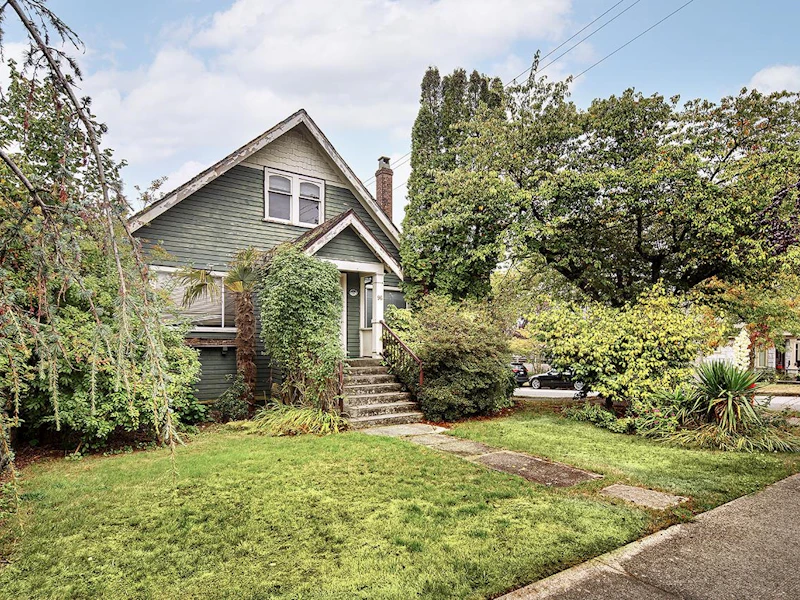 96 W 40th Avenue, Vancouver BC V5Y 2R1