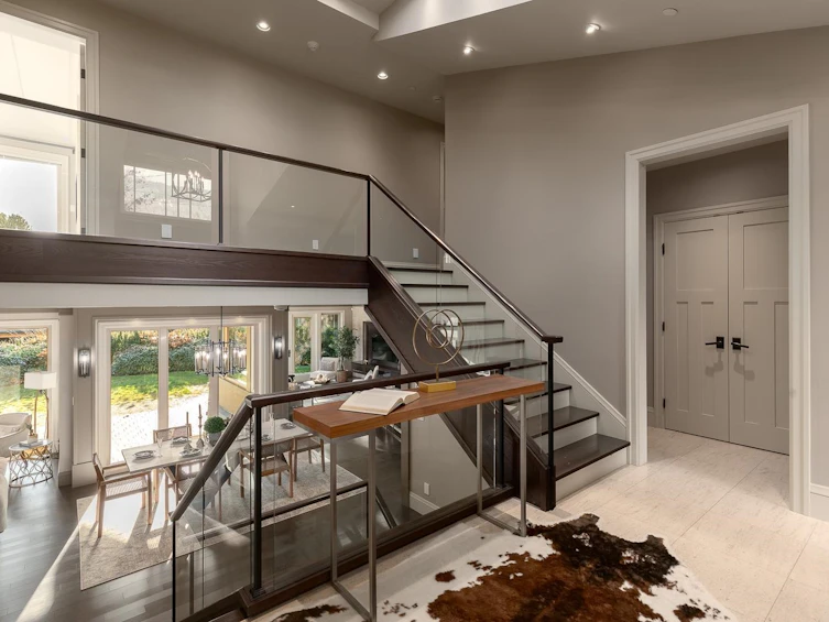 2566 Marine Drive, West Vancouver, BC, V7V 1L4 - 2